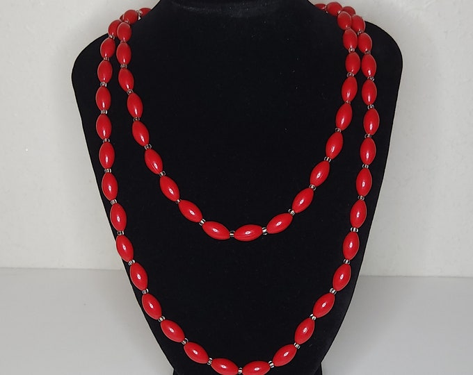 Vintage Red Oval Beaded Necklace A-8-40