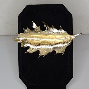 Vintage Gold Tone Textured Leaf Brooch Pin C-2-63