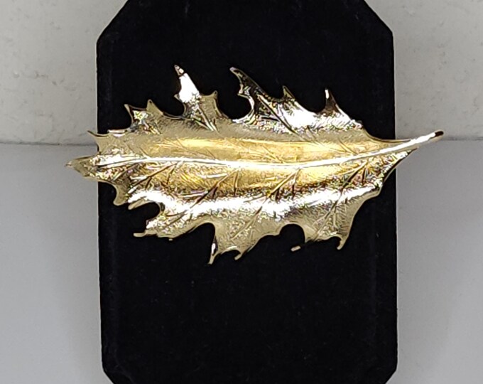 Vintage Gold Tone Textured Leaf Brooch Pin C-2-63