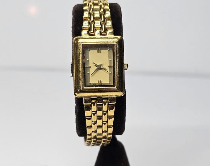 Vintage 19mm Avon Adjustable Gold Tone Woman's Watch- New Battery AA-1-2