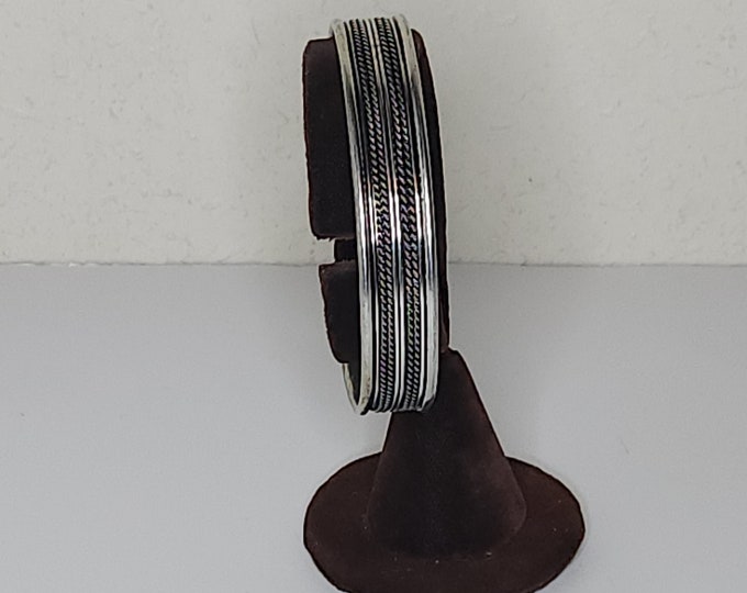 Vintage Silver Tone Cuff Bracelet with Rope Design C-9-47