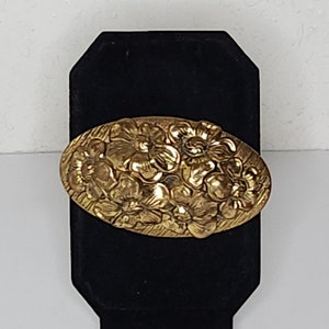 Vintage Brass Pressed Floral Oval Brooch Pin C-3-61