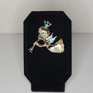 Vintage Gold Tone Angel Child with Crown and Horn Brooch Pin B-9-48