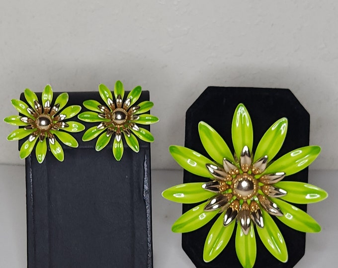 Vintage Sarah Coventry Signed Lime Green and Gold Tone Flower Brooch and Clip-On Earrings Set C-3-1