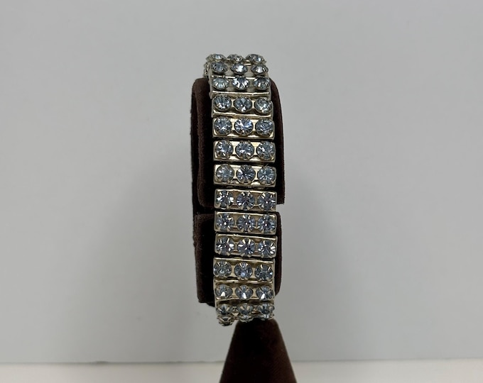 Vintage British Hong Kong Expandable Light Blue Topaz Color Rhinestone Bracelet Size 5.5-7 D-8-16