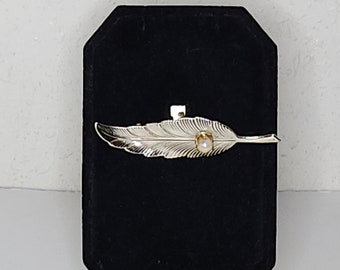 Vintage Gold Tone Leaf Brooch Pin with Faux Pearl C-4-5