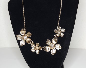 Vintage Gold Tone Dogwood Blossom Flower Statement Necklace B-1-13