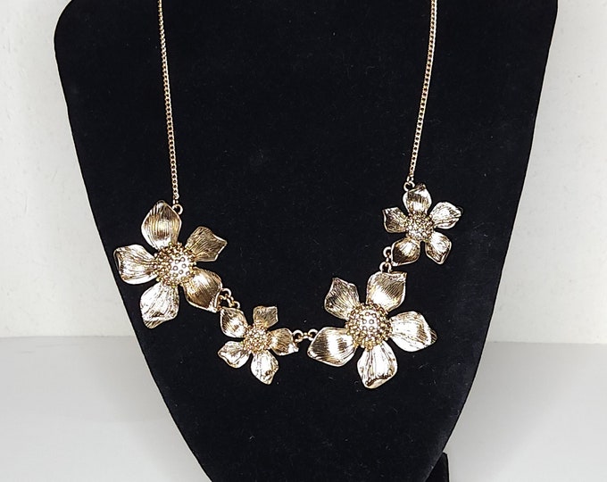 Vintage Gold Tone Dogwood Blossom Flower Statement Necklace B-1-13