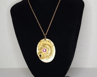 Vintage Craft Signed Gold Tone Sun Hat with Flowers Pendant Necklace B-1-18