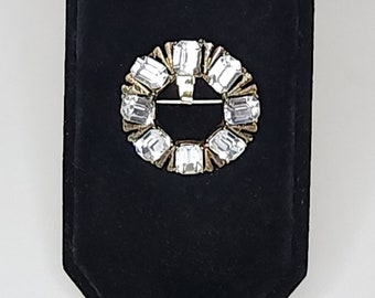 Vintage Gold Tone Round Brooch Pin with Emerald Cut Clear Rhinestones B-5-22