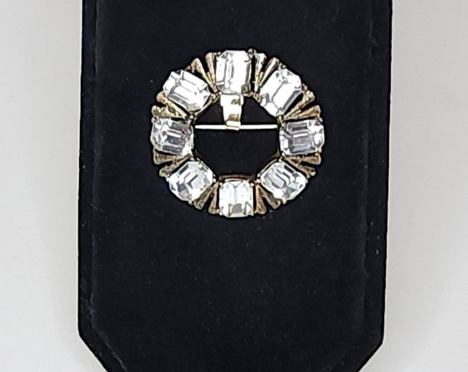 Vintage Gold Tone Round Brooch Pin with Emerald Cut Clear Rhinestones B-5-22