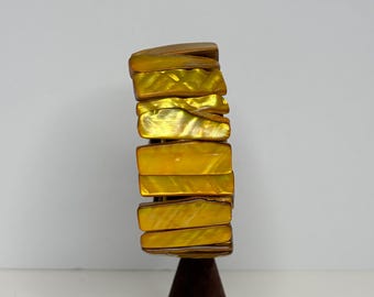 Gold Tone Dyed MOP Mother of Pearl Panel Stretch Bracelet Size 6.75” D-8-48