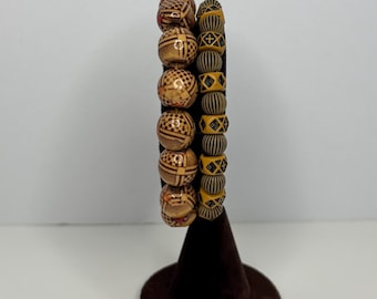 2 Wood Bead Stretchy Bracelets Boho Ethnic Size 6 and 6 1/4 D-8-7