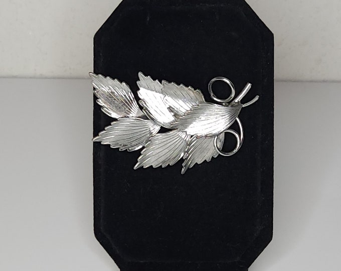 Vintage Silver Tone Layered Leaves Bunch Brooch Pin B-9-36