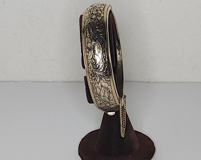 Vintage Gold Tone Hinged Bangle Bracelet with Floral Engraving C-9-13