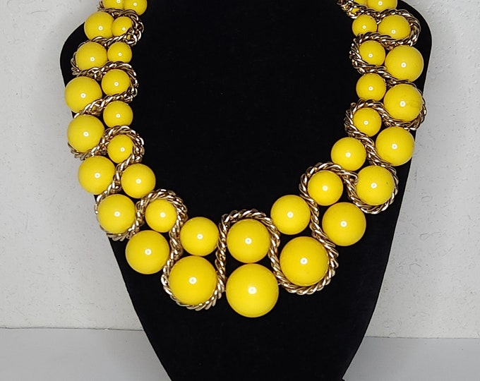 Vintage Yellow Graduated Round Beads with Gold Tone Chain Woven Through Necklace C-4-13