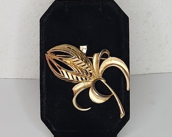 Vintage Torino Signed Gold Tone Floral Thistle Brooch Pin D-4-28