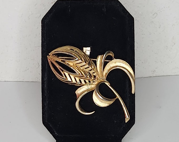 Vintage Torino Signed Gold Tone Floral Thistle Brooch Pin D-4-28