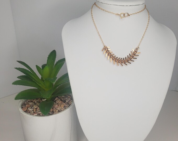 Vintage 1/20 14K Gold Stylized Leaf Necklace D-6-30