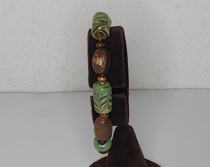 Vintage Green and Brown Swirled Glass and Wood Bead Bracelet C-5-95