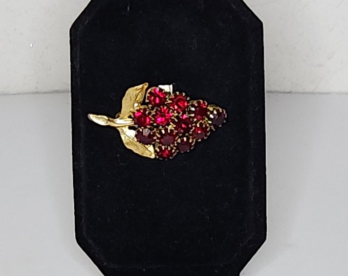 Vintage Gold Tone and Red Glass Rhinestone Grape Bunch Brooch Pin C-7-2
