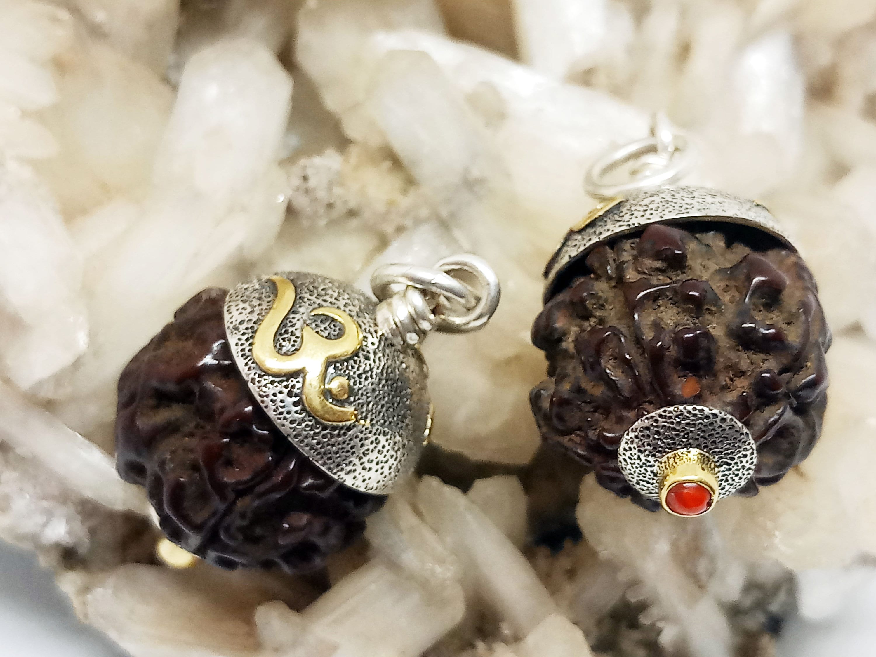 Gold damru pendant sale