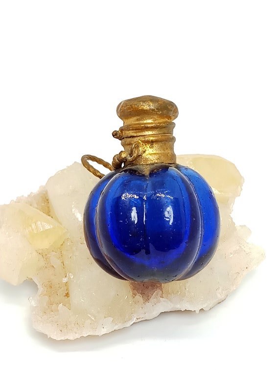 Perfume Bottle Beautiful Cobalt Blue ART DECO perfume display Atomizer Blue