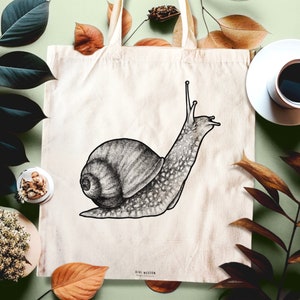 Schnecke Tote Bag | Anpassbare illustrierte umweltfreundliche Tasche | Goblincore Geschenkidee| Wiederverwendbare Einkaufstasche