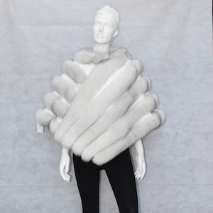 Women&#39;s Poncho Blue Fox fur with leather trims Natural fur stylish garment Blue Fox skin, Poncho de renard bleu
