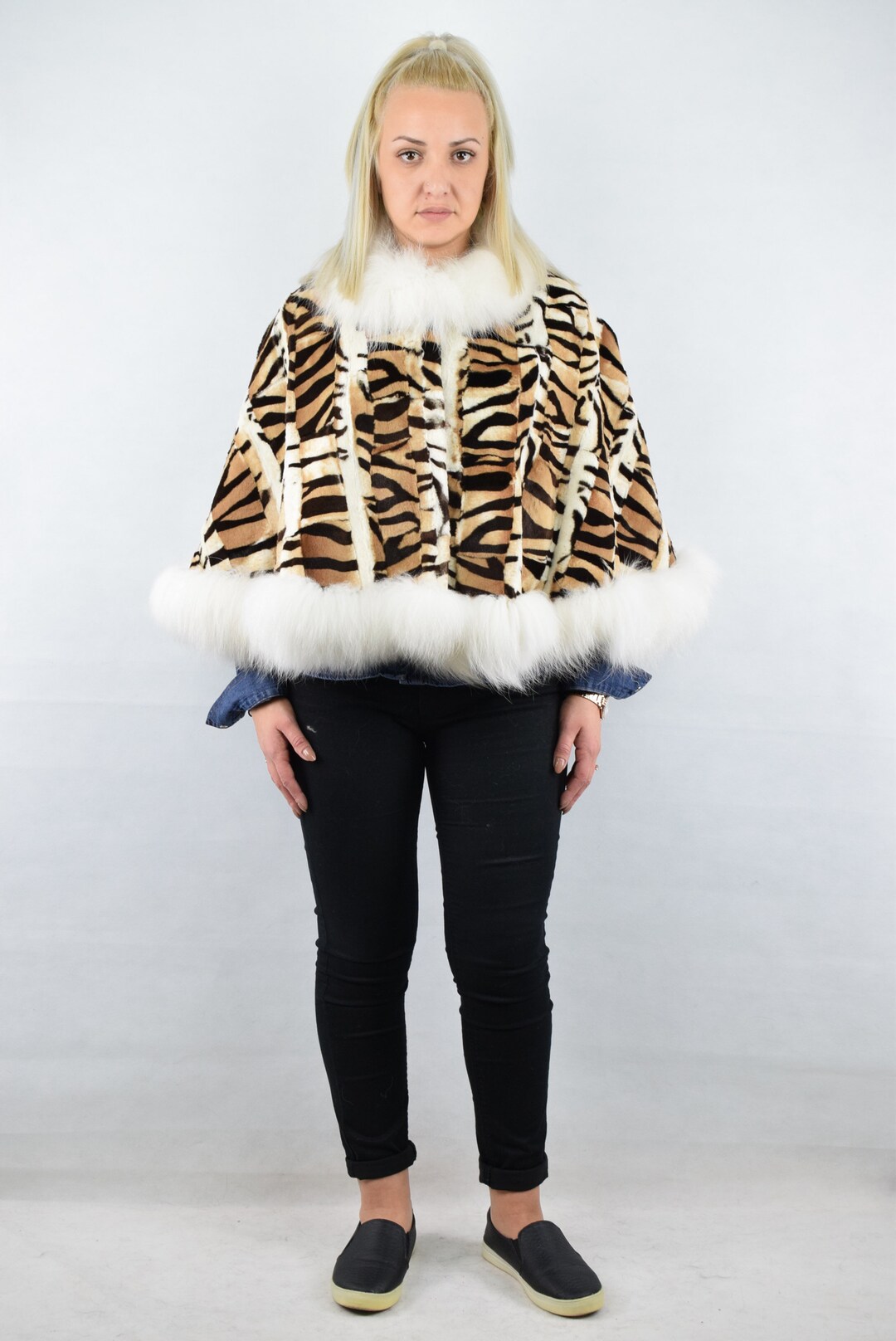 Women's Fur Rabbit With Finn Racoon Poncho Garment Animal Print With ...