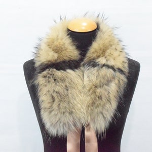 Finn Raccoon Fur Collar: Striped Blond Khaki Accessory