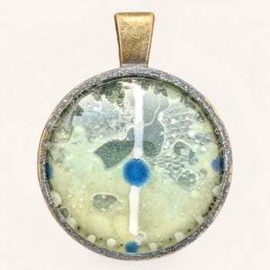 Einzigartiger Leuchtender Vintage-Pendant von Maria Marachowska – Handgemalte Glaskunst für Unisex-Liebhaber
