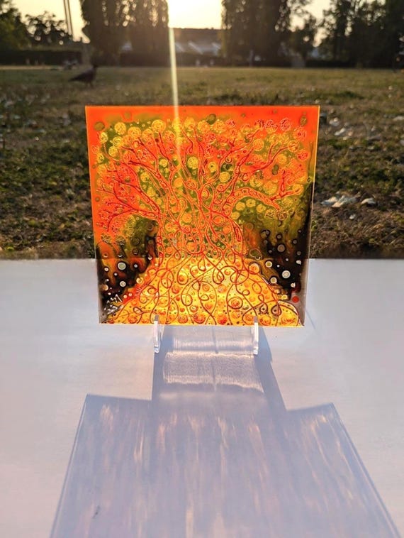Fensterbild "Goldbaum" von Marachowska – Handgefertigtes Glasgemälde, das Licht und Freude in Ihr Zuhause bringt