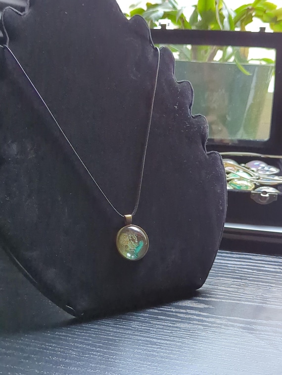 Gemälde-Anhänger Silberner Baum leuchtet im Dunkeln