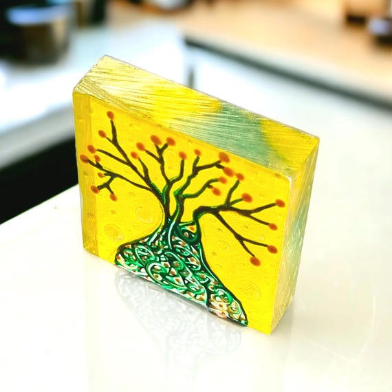 Einzigartiges Glasgemälde "Grüner Baum" von Maria Marachowska – Handgemachte Kunst für Ihre Fensterdekoration