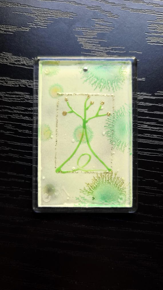 Handgemalter Kühlschrankmagnet, Acrylglas, Grüner Baum – Leuchtet im Dunkeln