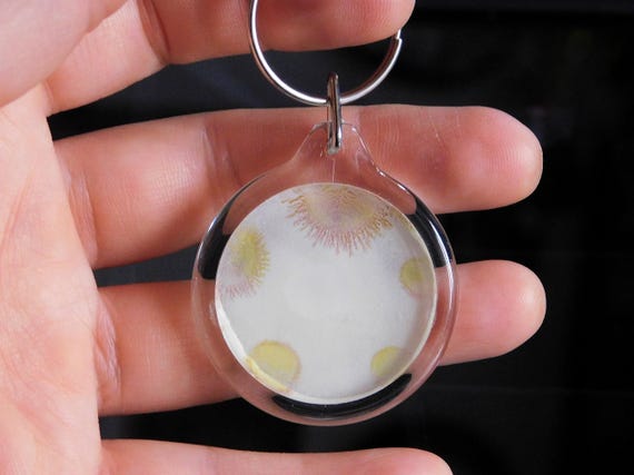 Leuchtender Schlüsselanhänger aus Acryl Glas, abstrakte Kunst von Maria Marachowska