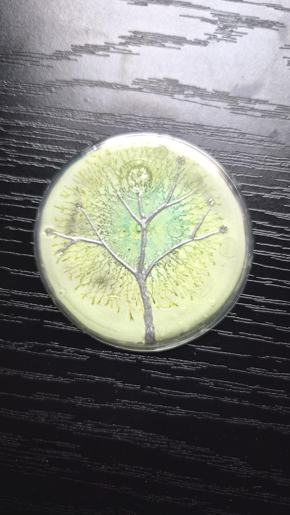 Leuchtender Glasmalerei Magnet, Silber Baum von Maria Marachowska