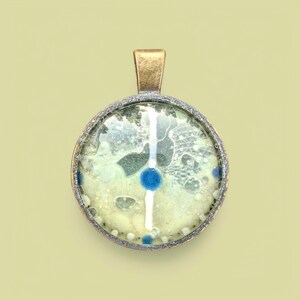 Einzigartiger Leuchtender Vintage-Pendant von Maria Marachowska – Handgemalte Glaskunst für Unisex-Liebhaber