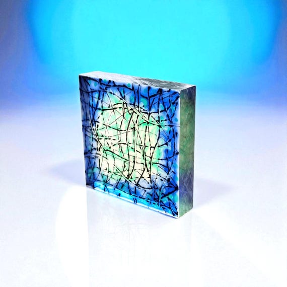 Handgefertigte Abstrakte Glasgemälde-Skulptur in Blau – Einzigartiges Kunstwerk von Maria Marachowska für Ihre Fensterdekoration