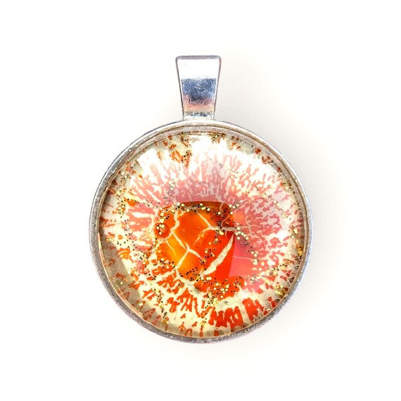 Handgefertigter Anhänger mit Leuchtfarbe – Original Kunstwerk von Maria Marachowska, Ideal für Sammler und Kunstliebhaber