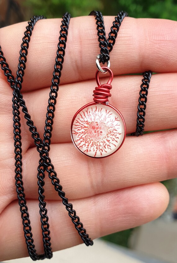 Red and white small glass pendant by Maria Marachowska