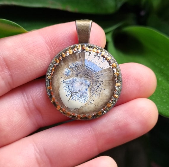 Glowing Unique Pendant