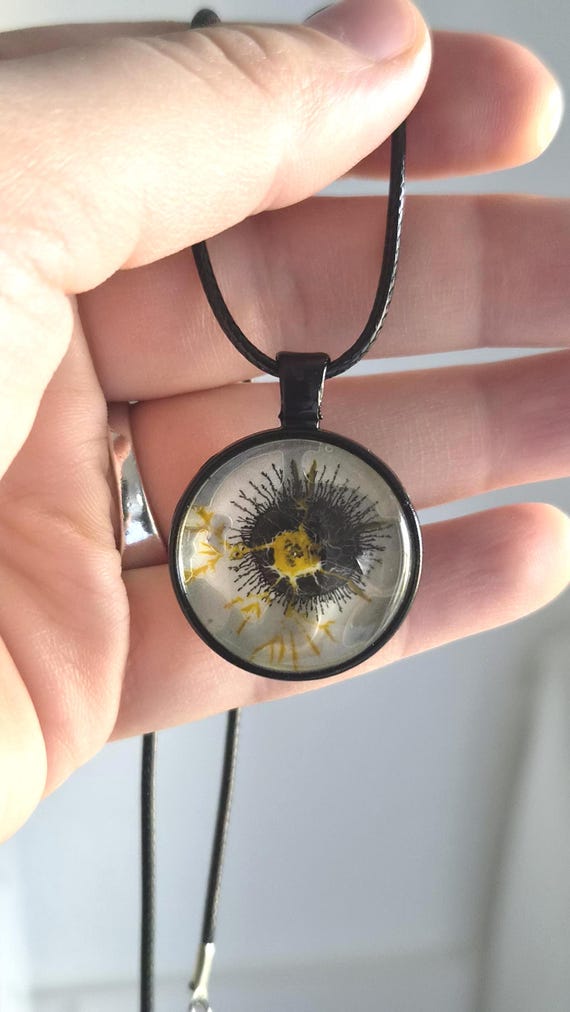 Kunstvolle Glas-Halskette, Schwarz Gelb Weiß, handgefertigt von Maria Marachowska