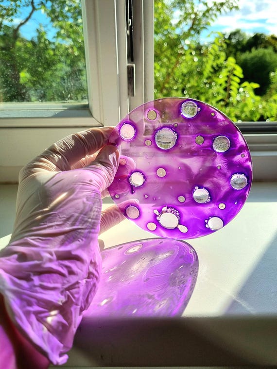 Glasgemälde Sonnefänger Lila Cabochon