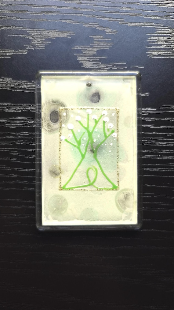 Handgemalter Kühlschrankmagnet, Grüner Baum, Glasgemälde von Maria Marachowska