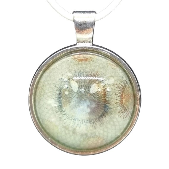 Magisches Glow-in-the-Dark Glas-Pendant von Maria Marachowska – Perfekt für kreative Seelen jeden Alters