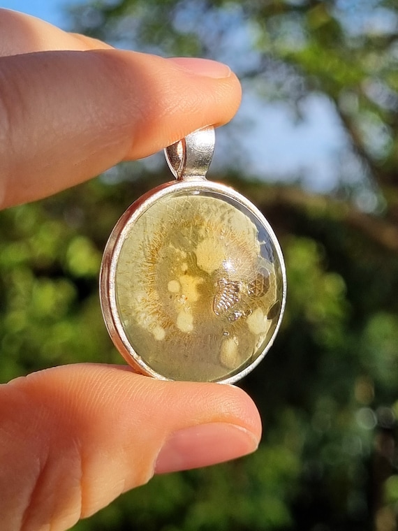 Gemälde Anhänger Opal leuchtet im Dunkeln