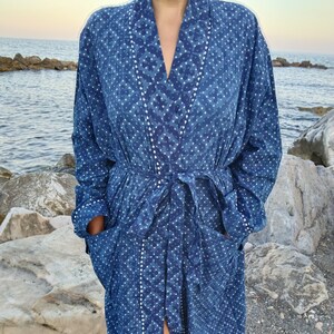 Peignoir indigo unisexe, peignoir bio, vêtements de détente, vêtements de villégiature, cadeaux pour elle, peignoir bohème, peignoir en coton, peignoir de demoiselle d&#39;honneur, cadeaux pour lui, peignoir bohème