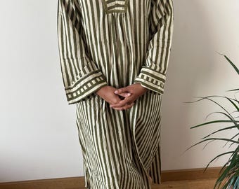 Caftan en coton à rayures vertes, caftan, tenue de vacances, vêtements d'intérieur, idées cadeaux pour elle, robe bohème, robe trapèze, robe imprimée à la main